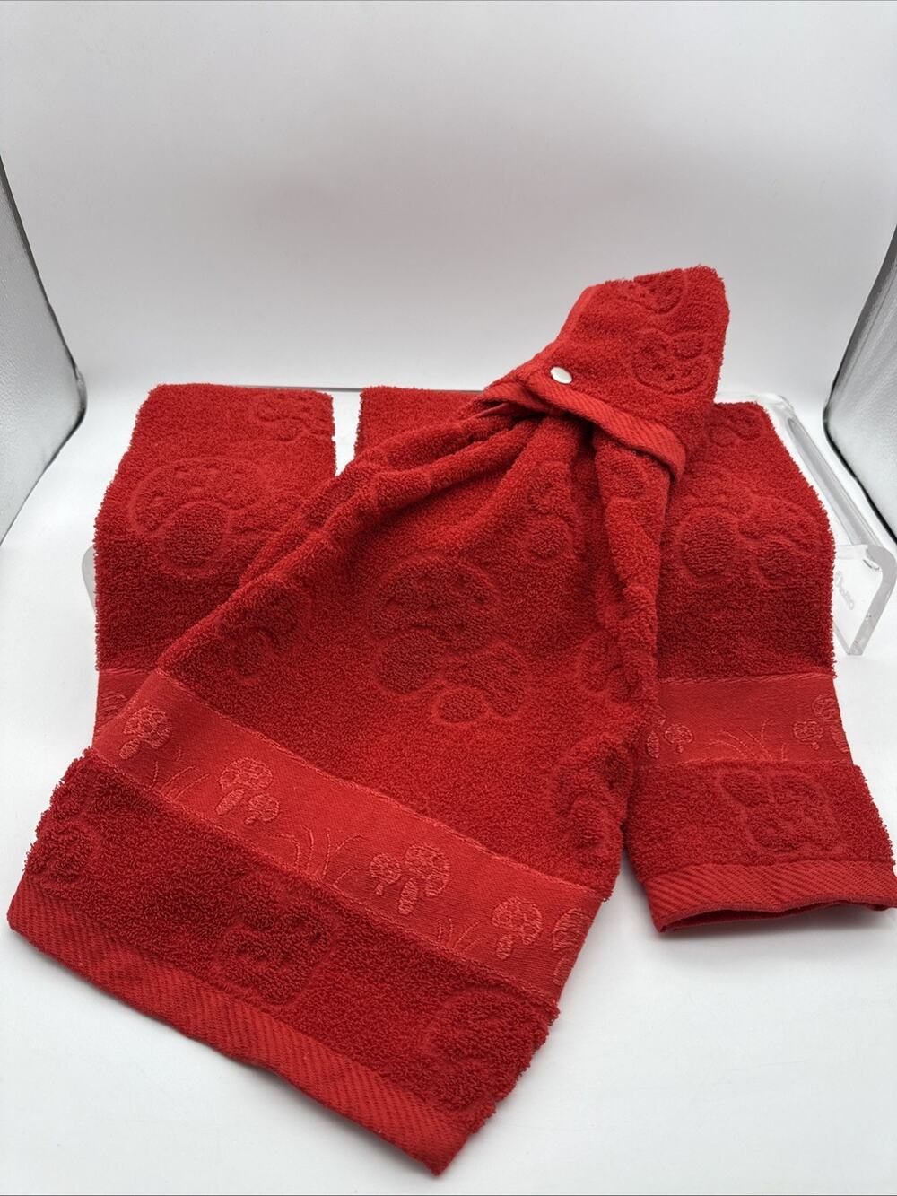 4 Red embroidered sculpted Mushroom terry cloth Towels - Snaps 13x29”